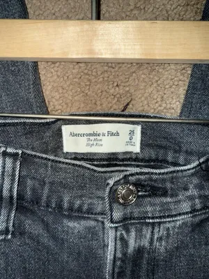 Abercrombie High Rise Mom Jeans thumbnail 11