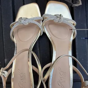 Jewel Badgley Mischka Fiji Mid Stiletto Heel Sandals Gold Women’s 8.5 thumbnail 5