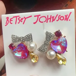 Betsey Johnson Heart & Bow Cluster Stud Earrings Crystal & Faux Pearl NWT thumbnail 1