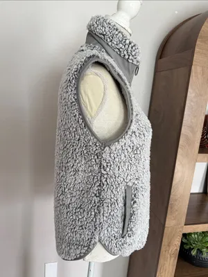 NWT Abercrombie & Fitch soft A&F collection Sherpa Puffer Vest - Light Gray thumbnail 3