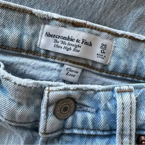Abercrombie & Fitch Curve Love The 90’s Straight Ultra High Rise Size 25/0 R thumbnail 13