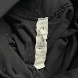 Lululemon mini chic flares size 4 thumbnail 3
