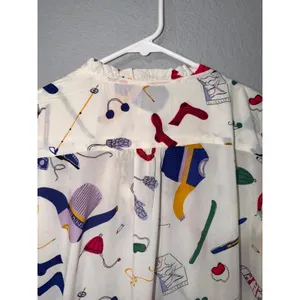 Maeve Anthropologie Blouse Size 2 Winter Gear Novelty Print Ruffle White Multi thumbnail 9