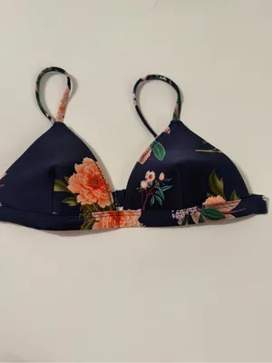 Triangl navy floral Delilah neoprene bikini top size small‎ thumbnail 2