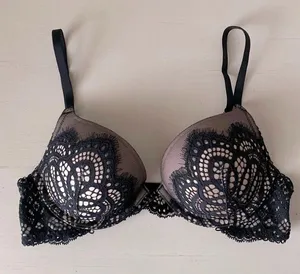 Like new Victoria’s Secret dream angels push up black and nude lace bra thumbnail 1
