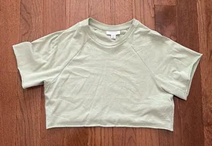 Topshop NWOT Women's Raglan Crop T-shirt green Short Sleeve Raw Hem thumbnail 2