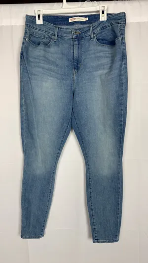 Levi's signature high rise skinny jeans thumbnail 1