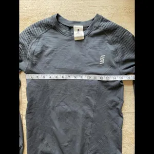 Second Skin Gray‎ Long Sleeve Athletic Top Women’s Size Large thumbnail 3