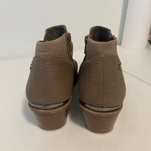 Vera Wang Simply Vera women’s tan brown faux‎ leather block heel ankle boots 7.5 thumbnail 3