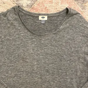 Old Navy Active Long Sleeve Crewneck Top with Hi/Low Hem thumbnail 4