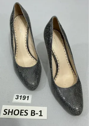 Womans Coach Adina Size 9.5 B Gray Cracked Leather Slip On Stiletto Pumps thumbnail 1