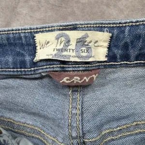 We The Free - Free People Distressed Denim Shorts Women‎ 26 Button Fly thumbnail 4