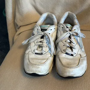 New balance, white lace up tennis shoe size 9 1/2 thumbnail 3