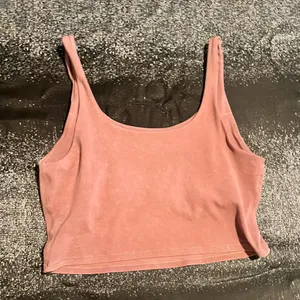 Womens Lg Vuori Daily Crop Tank Top- Pink Heathered Athletic Sport Bra thumbnail 2