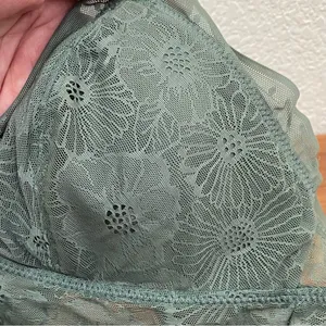 AERIE Pop Lace Olive Sage Green Padded Bralette Size M thumbnail 10