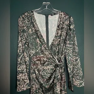 Zara Green Midi Long Sleeve Wrap Dress thumbnail 3
