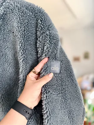 Alo foxy sherpa blue jacket medium thumbnail 2
