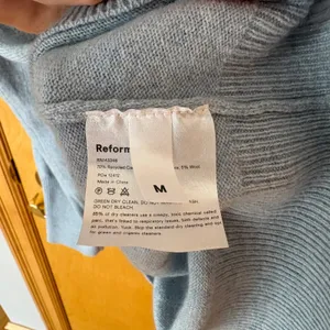Reformation‎ Cashmere Blend V-Neck Sweater Womens Medium Blue Drop Shoulder thumbnail 4