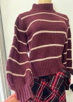 Abercrombie & Fitch Women's Burgundy and Cream Jumper size XS thumbnail 1