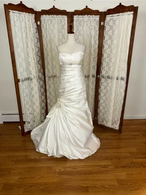 Gorgeous New David’s Bridal Strapless Ruched Satin Wedding Gown thumbnail 3