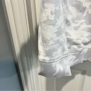 Lululemon Perfectly Oversized Crew Neck Sweatshirt Size 20 XXL White Gray Camo thumbnail 4