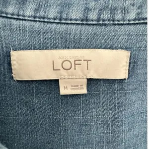 Ann Taylor LOFT Women’s Size M Blue Chambray Denim Button Down Shirt Collared To thumbnail 4