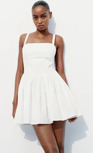 NWT White VOLUMINOUS SKIRT DRESS. Size Medium thumbnail 4