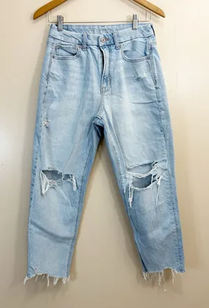 American Eagle Outfitters Light Wash Distressed Women's Curvy Mom Jeans Size 6 thumbnail 1