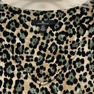 NWOT Jules & Leopold tan with green & black leopard spots the neck top thumbnail 2