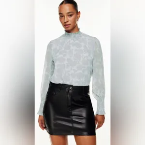 Wilfred Aritzia Valencia Blouse flowy smocked cuffs and mock neck XS gray tones thumbnail 2