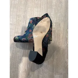 Madden Girl Floral‎ Velvet Ankle Booties Block Heel Side Zip Closure thumbnail 6