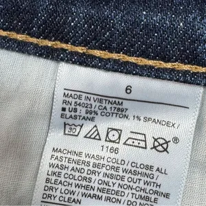 Old Navy Jeans Women Size 6 Blue Mid Rise Boyfriend Cuffed Hem‎ Crop Distressed thumbnail 12