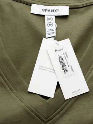 SPANX -‎ Cool Cotton V-Neck Tee thumbnail 5