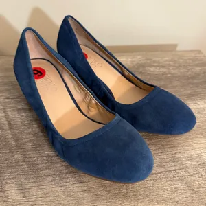 Franco Sarto Fausta Low Heels Pumps Women’s Size 6 Blue Suede Office Modest thumbnail 1