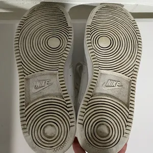 Nike White Athletic Sneakers size 9 thumbnail 7