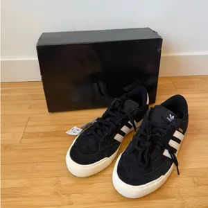 Adidas Nora Sneakers Lace Up Skateboarding Black White Mens 8 Women 9 New in Box thumbnail 13