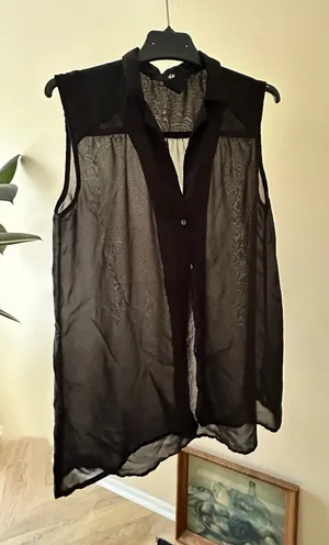 H&M Sleeveless Sheer Top thumbnail 1