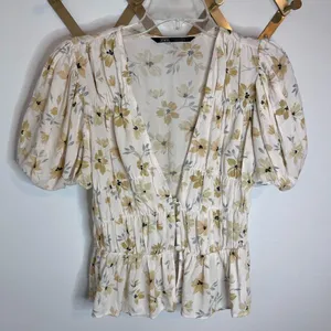 Zara Puff Sleeve Floral Button Front Top XS thumbnail 5