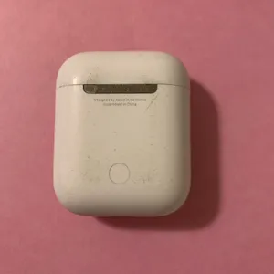 Apple AirPods 1st Generation In-Ear Headsets with Charging Case - White thumbnail 2