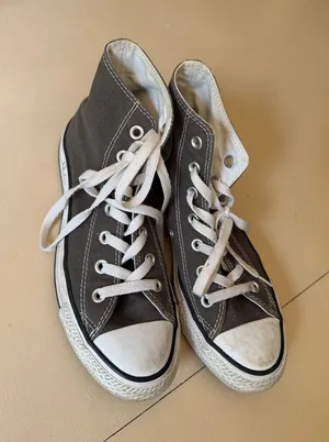 Gray converse thumbnail 1