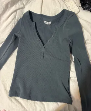 Hollister Top thumbnail 1