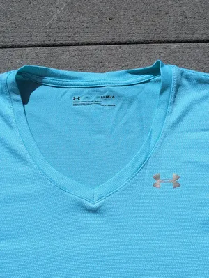 Under Armour Women's Loose Fit V-Neck Short Sleeve Shirt | Hear Gear thumbnail 2