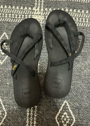 Teva Flip-Flops Women’s Olowahu Black Strappy thumbnail 1