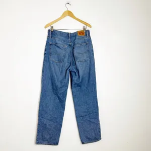 Levi’s ’94 Baggy Jeans Women’s Size 29 / 8 Distressed Blue Denim High Rise thumbnail 2