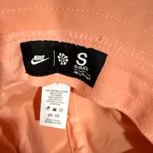 Nike Apex Wide-Brim Pocket Bucket Hat Color Apricot Agate thumbnail 9