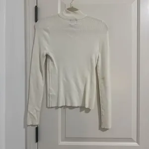 Bdg Women's White and Cream Jumper thumbnail 3