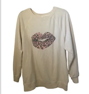 Wildfox Womens sweatshirt medium lip leopard Long Sleeve Casual Lounge Coz… thumbnail 1