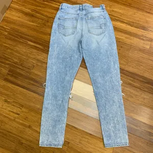 American Eagle Mom Jeans Womens Size 0 Ripped Distressed Light Wash Denim Casual thumbnail 4