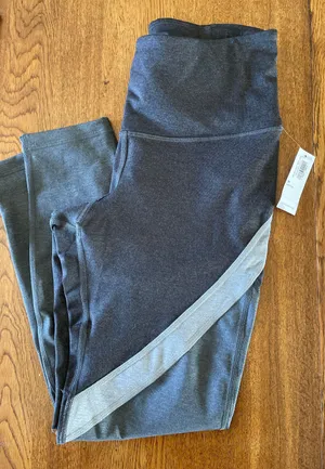 Old Navy Active Go-Dry Striped Leggings thumbnail 2