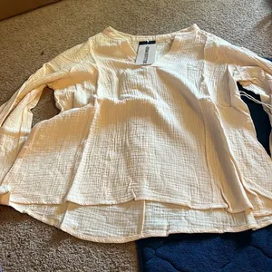 NWT urban outfitters lumiere blouse M‎ thumbnail 3